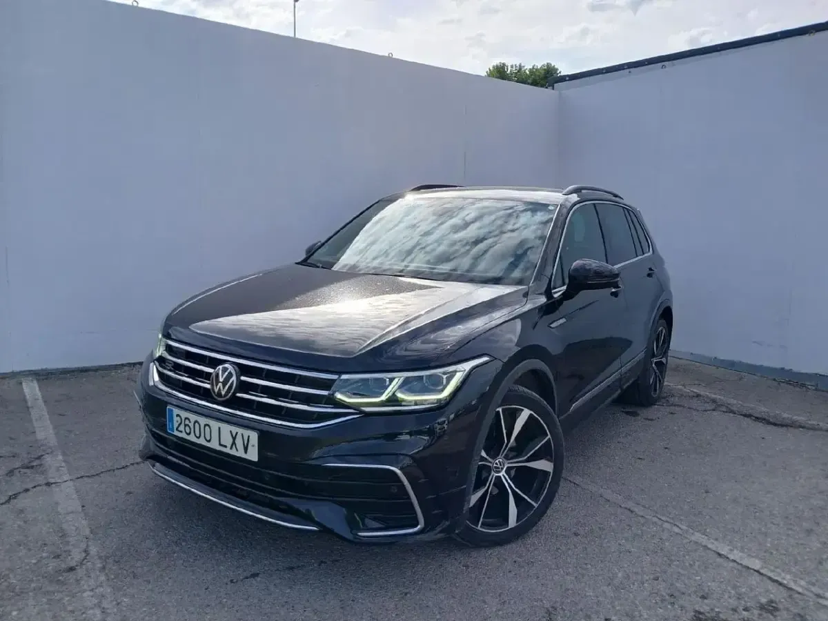 Usado VW Tiguan R-line 150 CV (110 kW) 2022 Negro SUV