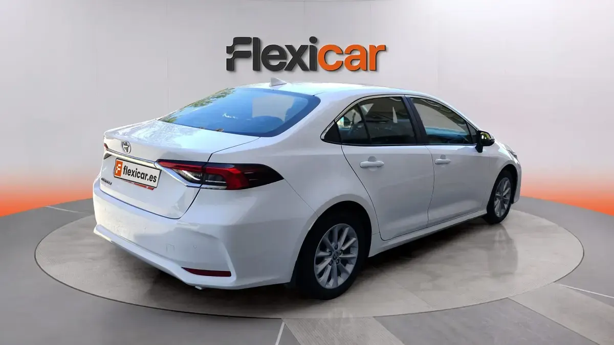 Usado Toyota Corolla Active 122 CV (89 kW) 2022 Blanco Berlina