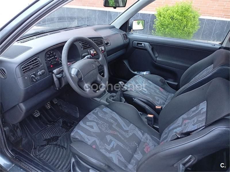 Usado VW Golf III GT 100 CV (73 kW) 1997 Gris / plata Berlina