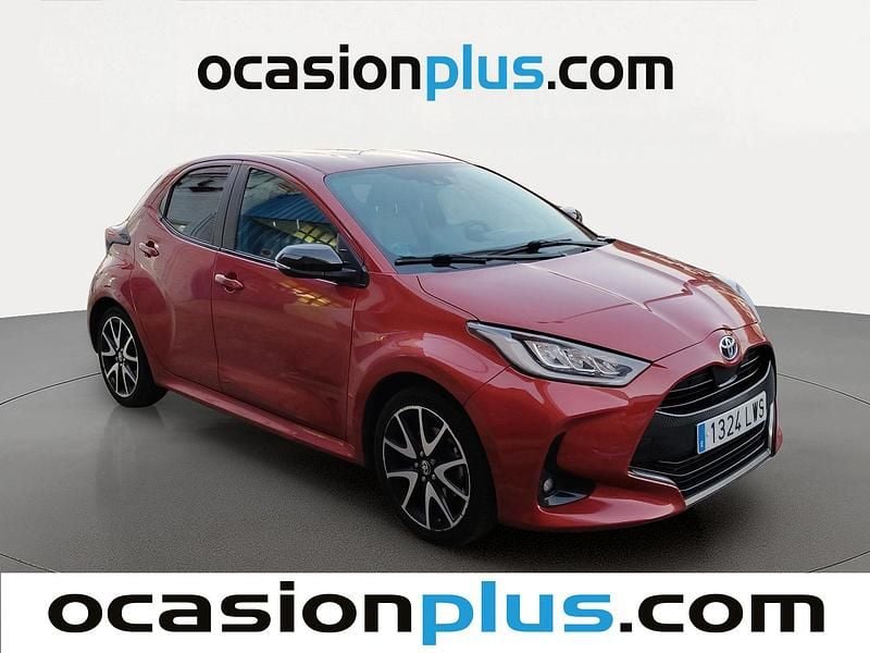 Usado Toyota Yaris Hybrid Style 116 CV (85 kW) 2022 Rojo Utilitario