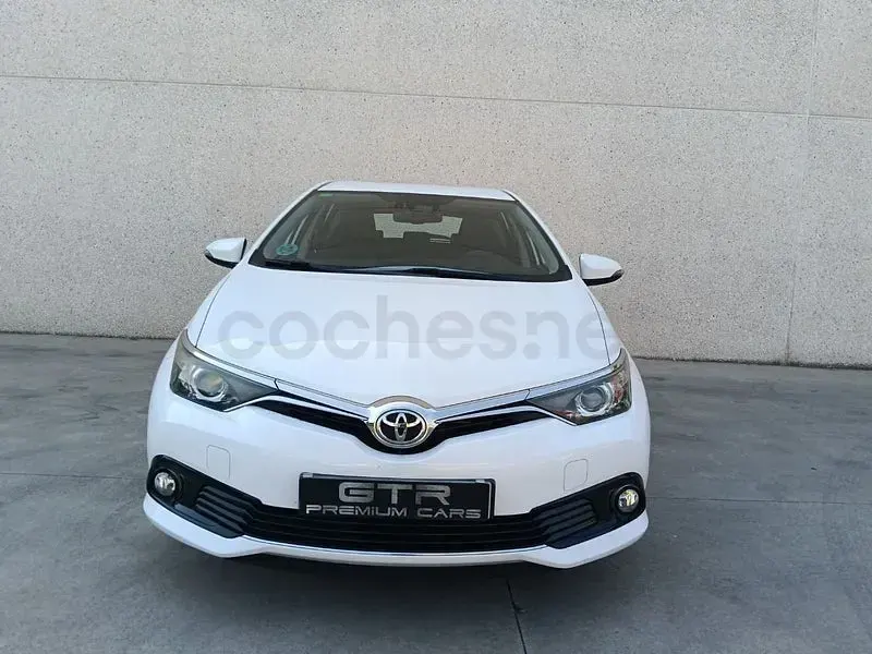 Usado Toyota Auris Active 116 CV (85 kW) 2018 Blanco Berlina
