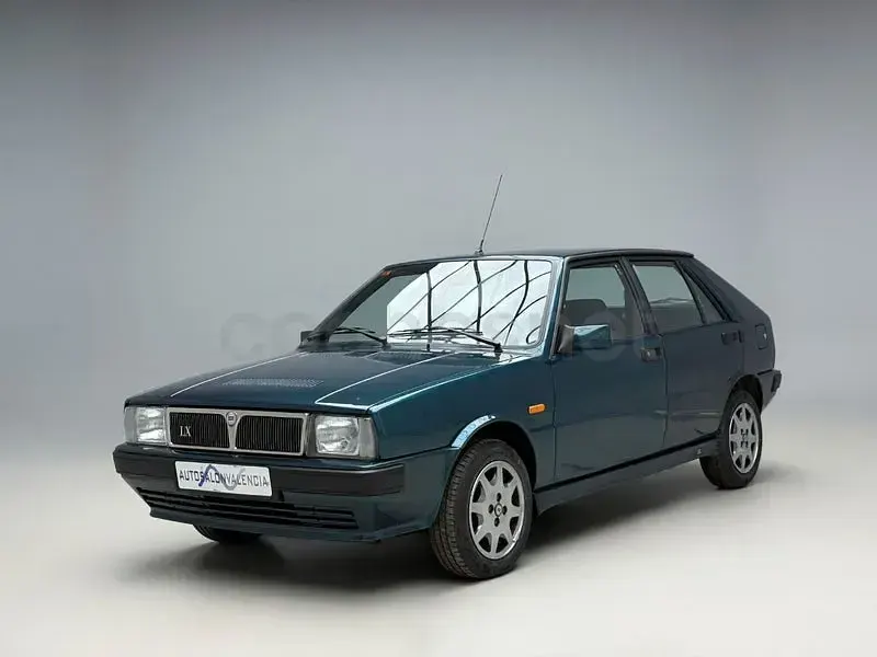 Usado Lancia Delta 82 CV (60 kW) 1991 Verde Utilitario
