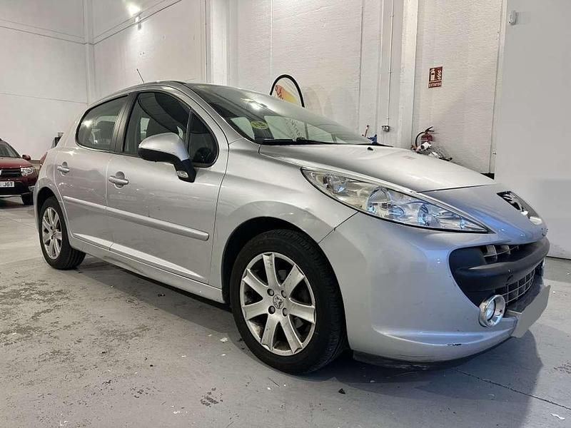 Gris Usado 2009 Peugeot 207 Sport Utilitario | 6800 € (Caro) - Imagen 1/3
