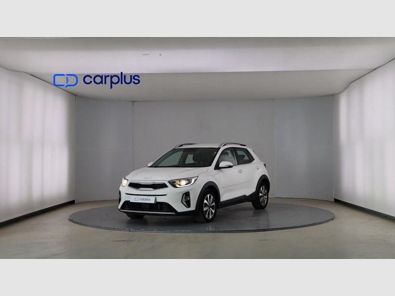 Clear white (sólido) / aurora black pear (metalizado) Usado 2022 Kia Stonic SUV | 17.490 € (Un poco caro) - Imagen 1/4