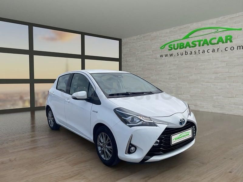 Usado Toyota Yaris Hybrid Active 100 CV (73 kW) 2018 Blanco Berlina