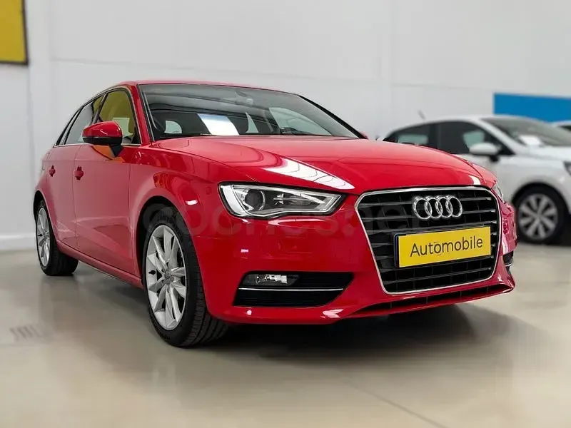 Usado Audi A3 Advanced 110 CV (80 kW) 2015 Rojo Berlina