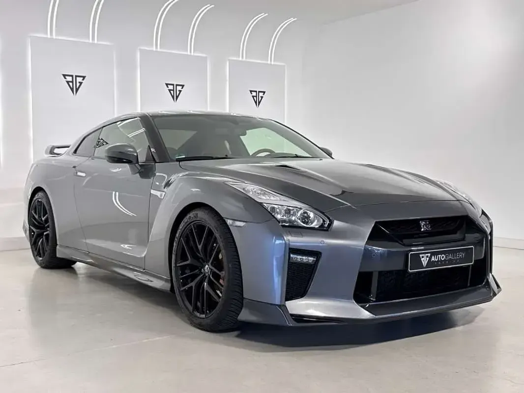 Usado Nissan GT-R GT 570 CV (419 kW) 2018 Gris Coupe