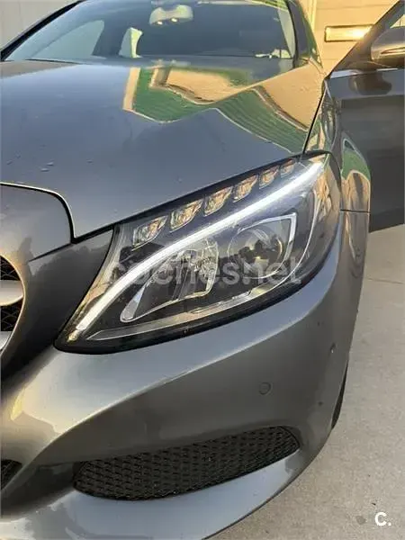Usado Mercedes C180 156 CV (114 kW) 2017 Gris / plata Familiar