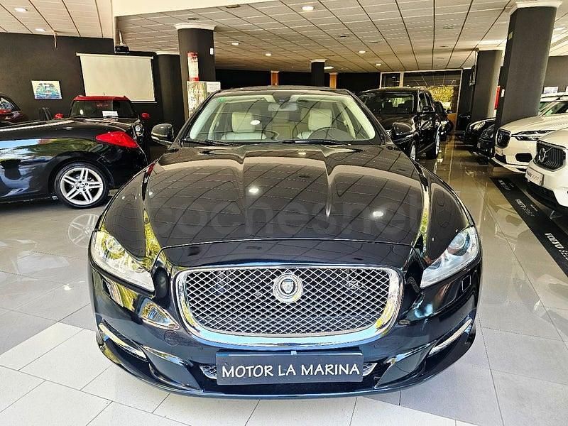 Usado Jaguar XJ Portfolio 275 CV (202 kW) 2012 Negro Berlina