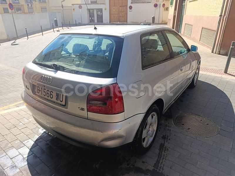 Usado Audi A3 Ambiente 125 CV (91 kW) 1999 Gris / plata Berlina