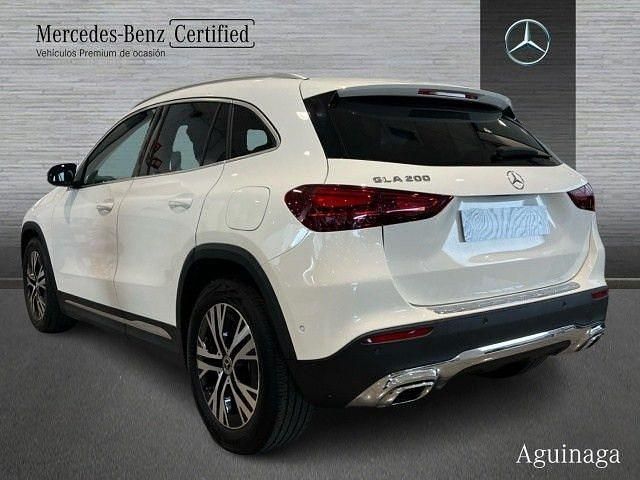Usado Mercedes GLA200 163 CV (119 kW) 2024 Blanco polar SUV