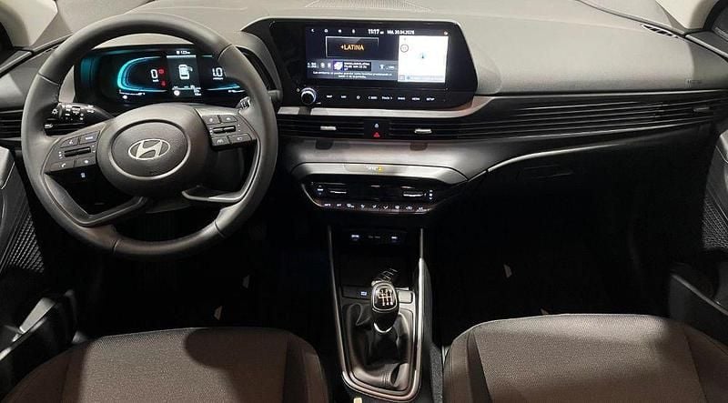 Usado Hyundai Bayon Blackline 100 CV (73 kW) 2025 Gris lumen (techo negro) SUV