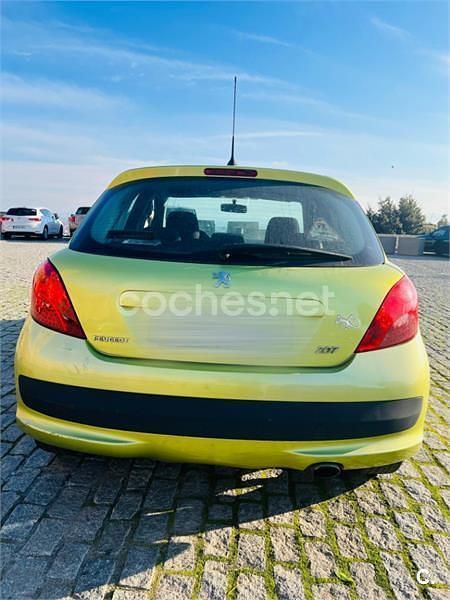 Usado Peugeot 207 90 CV (66 kW) 2007 Verde Berlina