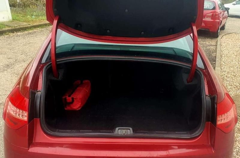 Usado Citroën C5 109 HP (80 kW) 2008 Vermelho Sedan