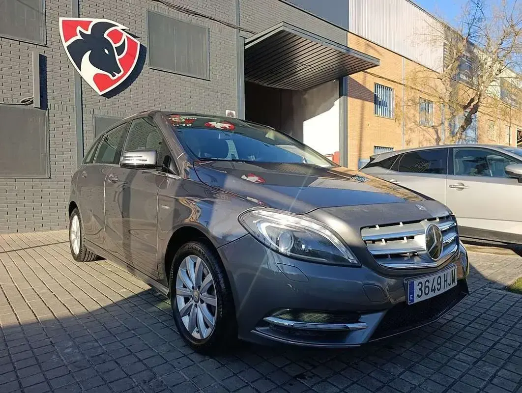 Usado Mercedes B200 136 CV (100 kW) 2012 Gris Utilitario