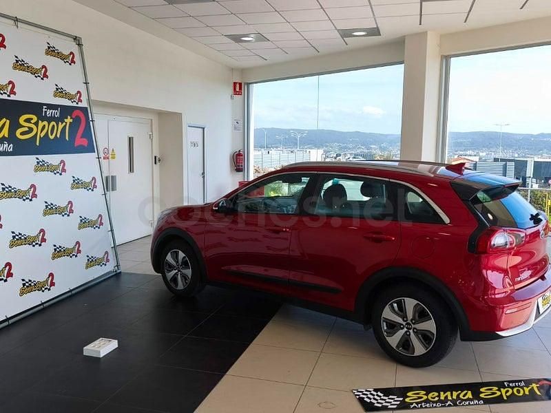 Usado Kia Niro 141 CV (103 kW) 2019 Granate SUV