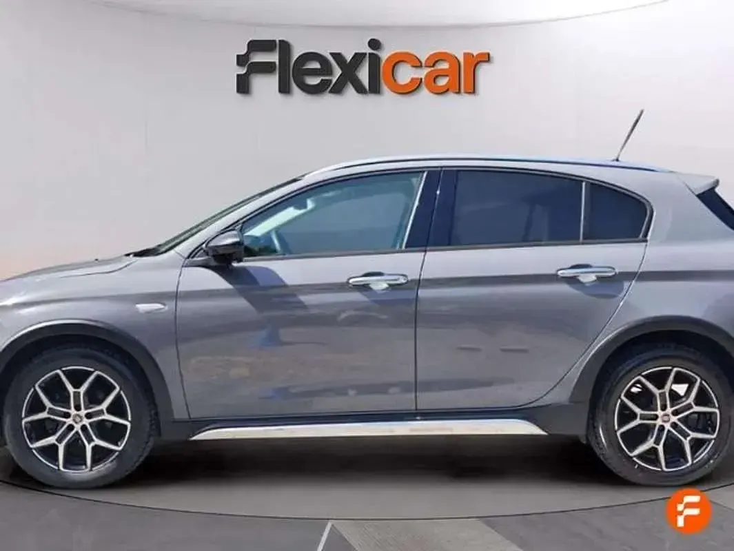 Usado Fiat Tipo Cross 101 CV (74 kW) 2021 Gris Utilitario