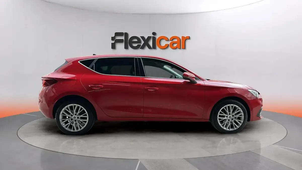 Usado Seat Leon XCELLENCE 150 CV (110 kW) 2022 Rojo Berlina