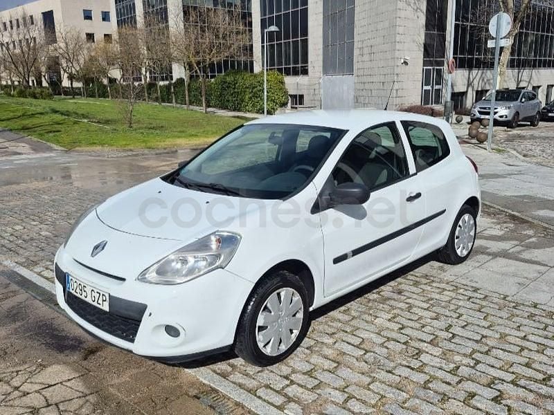 Usado Renault Clio II Authentique 75 CV (55 kW) 2010 Blanco Berlina