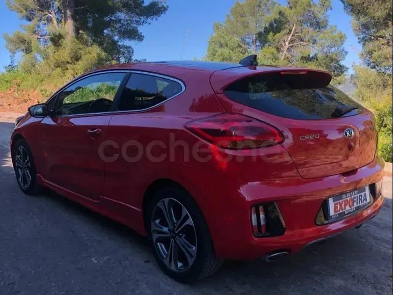 Usado Kia ProCeed GT-Line 136 CV (100 kW) 2018 Rojo Berlina