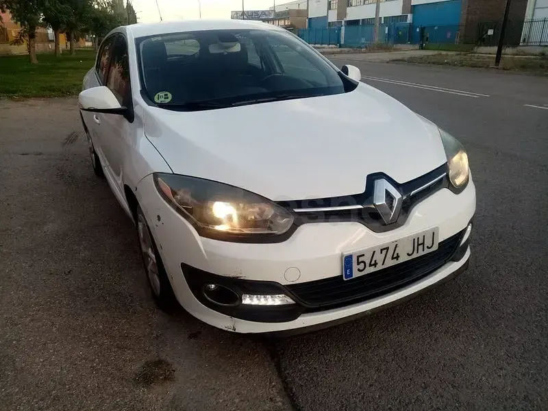 Usado Renault Mégane Bose Edition 110 CV (80 kW) 2016 Blanco Berlina