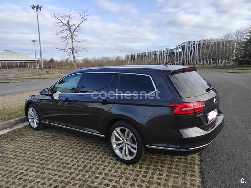 Usado VW Passat Sportline 150 CV (110 kW) 2018 Negro Familiar