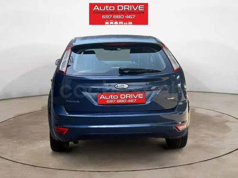 Usado Ford Focus Titanium 109 CV (80 kW) 2008 Azul Berlina