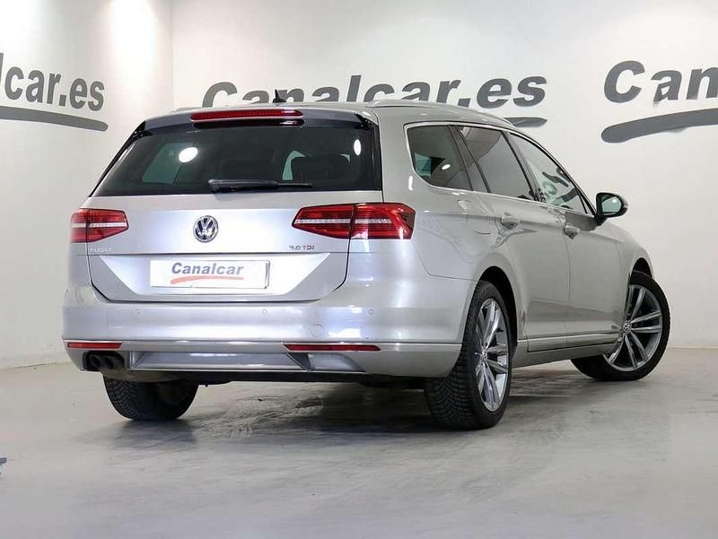 Usado VW Passat Sport 190 CV (139 kW) 2017 Plateado Familiar
