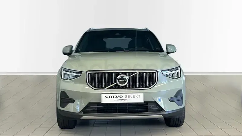 Usado Volvo XC40 Core 211 CV (155 kW) 2023 Verde SUV