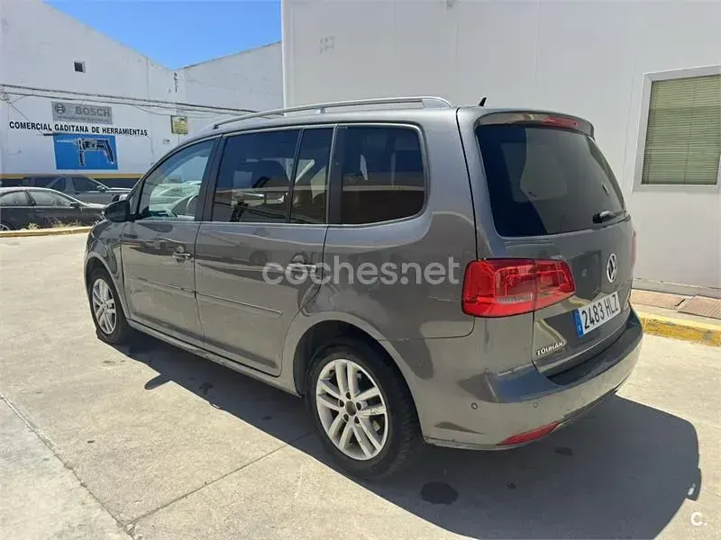 Usado VW Touran Edition 105 CV (77 kW) 2012 Gris / plata Monovolumen