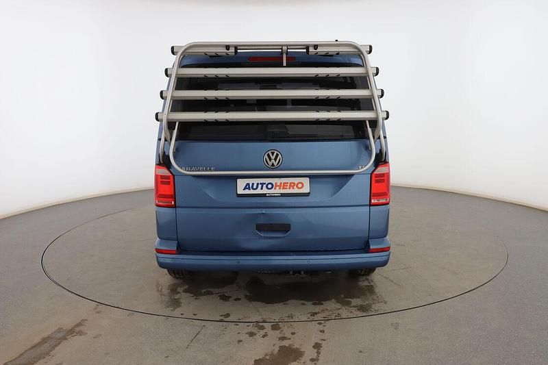 Usado VW Caravelle Trendline 150 CV (110 kW) 2017 Azul Monovolumen