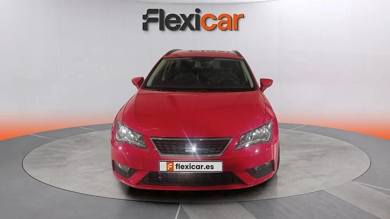 Usado Seat Leon ST Style 116 CV (85 kW) 2019 Rojo Familiar