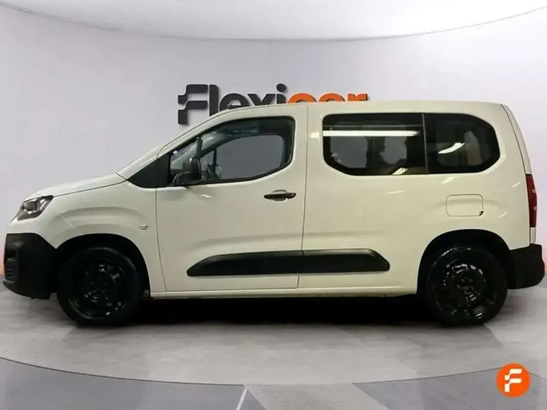 Usado Citroën Berlingo Feel 102 CV (75 kW) 2022 Blanco Monovolumen