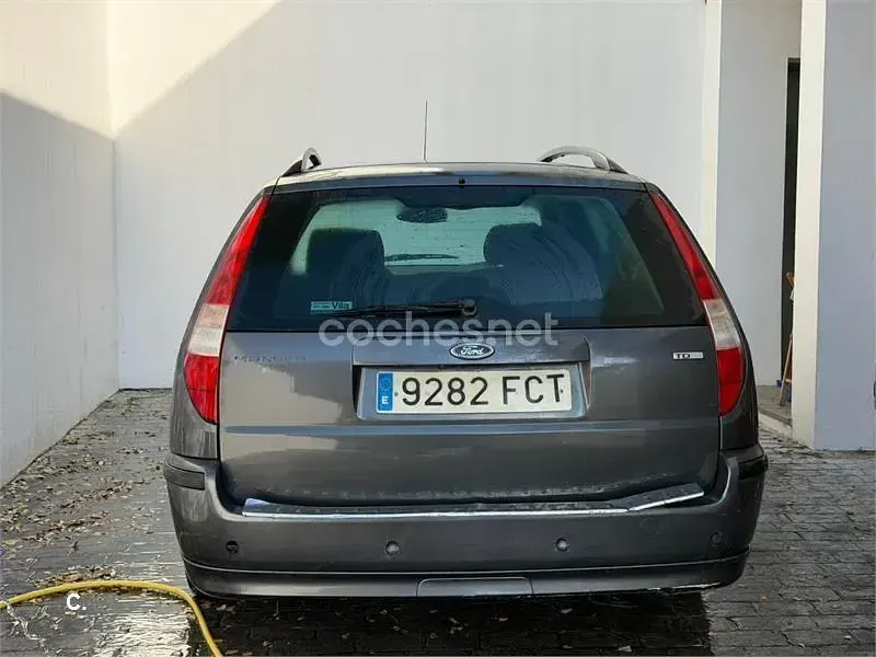 Usado Ford Mondeo Trend 155 HP (114 kW) 2006 Cinzento Carrinha