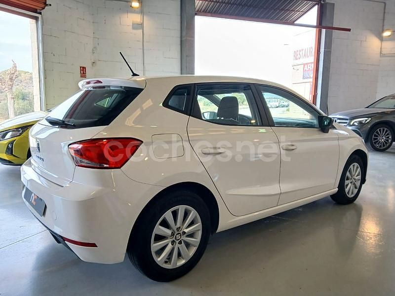 Usado Seat Ibiza Reference 75 CV (55 kW) 2018 Blanco Berlina
