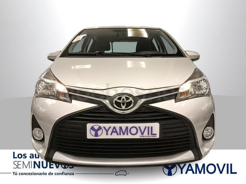 Usado Toyota Yaris Active 69 CV (50 kW) 2017 Plateado Berlina