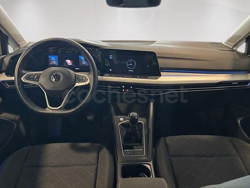 Usado VW Golf VIII Life 130 CV (95 kW) 2022 Gris / plata Berlina