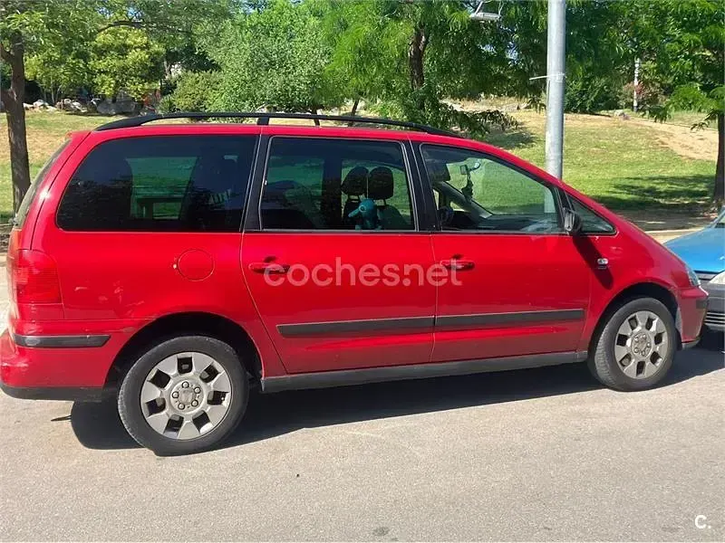 Usado Seat Alhambra Reference 150 CV (110 kW) 2006 Rojo Monovolumen