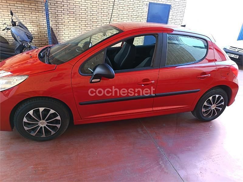 Usado Peugeot 207 90 CV (66 kW) 2007 Rojo Berlina
