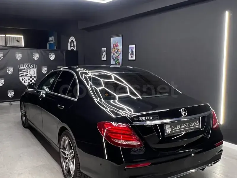 Usado Mercedes E220 194 CV (142 kW) 2019 Negro Berlina