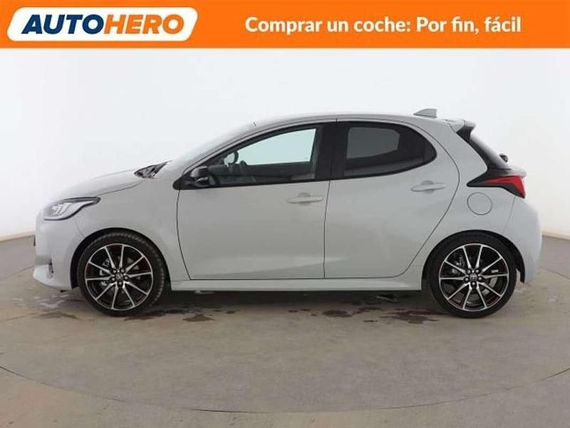 Usado Toyota Yaris Hybrid Sport 131 CV (96 kW) 2024 Gris Berlina