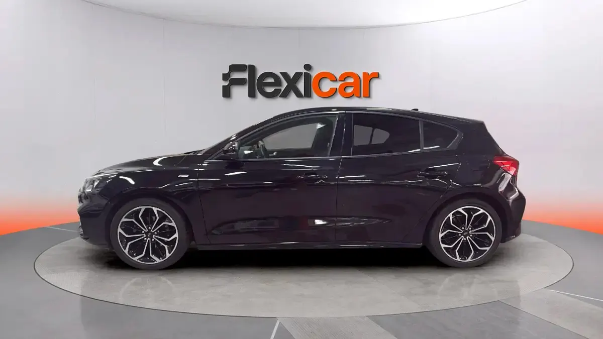 Usado Ford Focus ST-Line 155 CV (114 kW) 2021 Negro Berlina