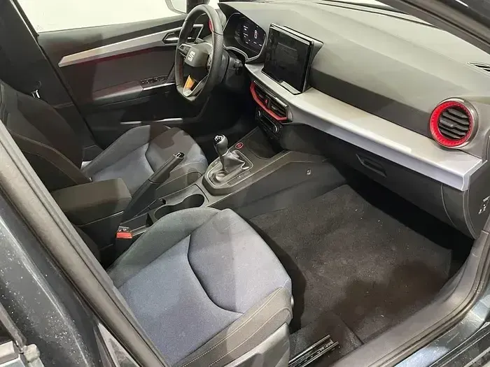 Usado Seat Ibiza FR 115 CV (84 kW) 2025 Gris Utilitario