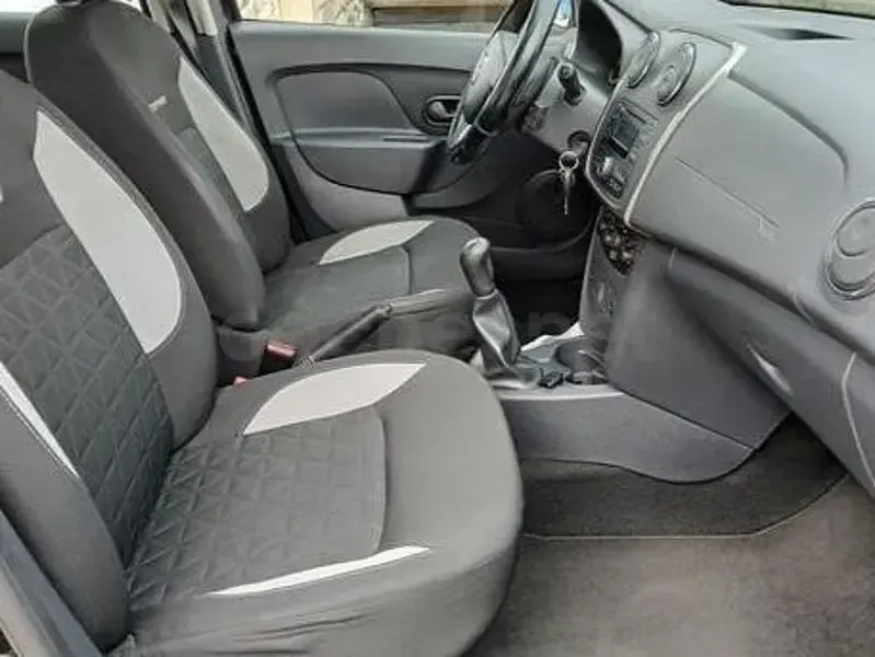 Usado Dacia Sandero Stepway 90 CV (66 kW) 2016 Negro Berlina