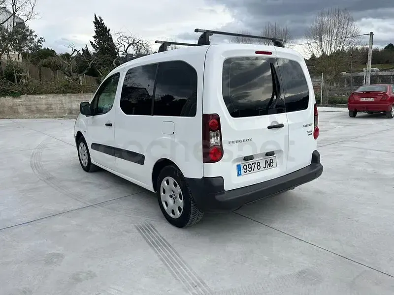 Usado Peugeot Partner Tepee Active 100 CV (73 kW) 2016 Blanco Monovolumen