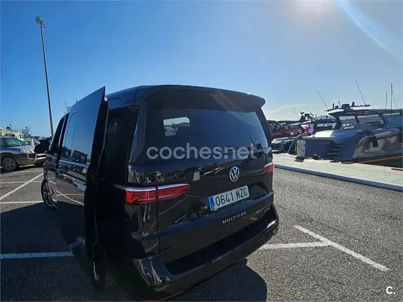 Usado VW Multivan 218 CV (160 kW) 2024 Negro Monovolumen