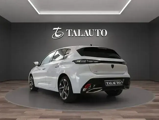 Usado Peugeot 308 Allure 130 CV (95 kW) 2024 Blanco Berlina