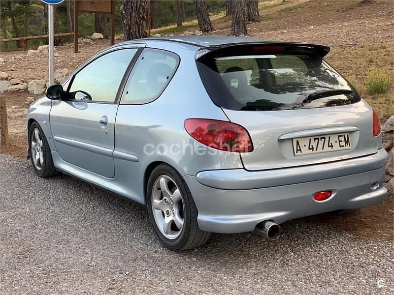 Gris / plata Usado 2000 Peugeot 206 GTi Berlina | 4500 € (Un poco caro) - Imagen 1/4