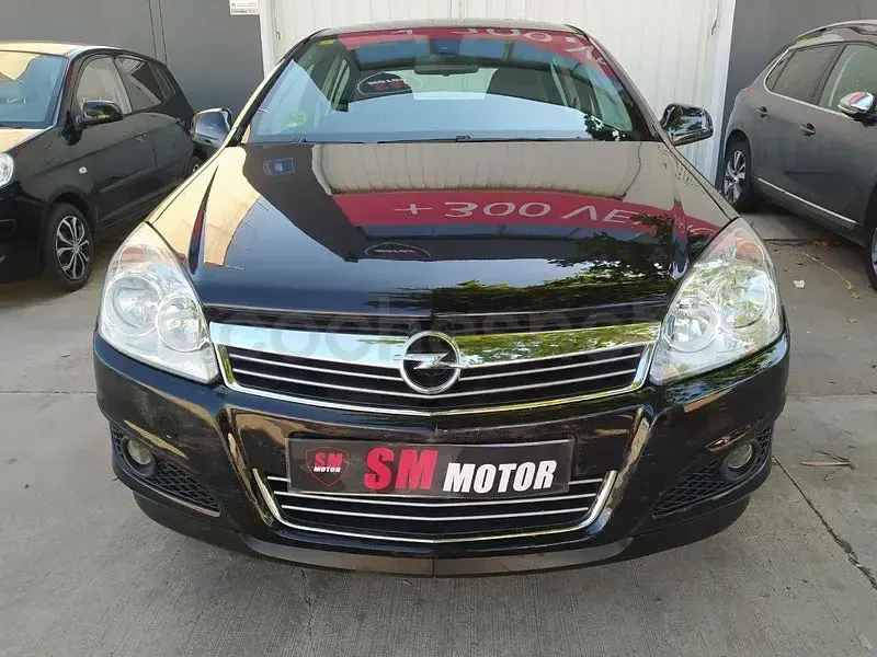 Usado Opel Astra Sport 110 CV (80 kW) 2010 Negro Berlina