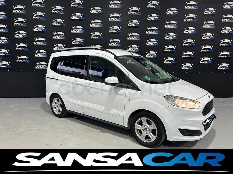 Usado Ford Tourneo Courier Trend 100 CV (73 kW) 2015 Blanco Monovolumen